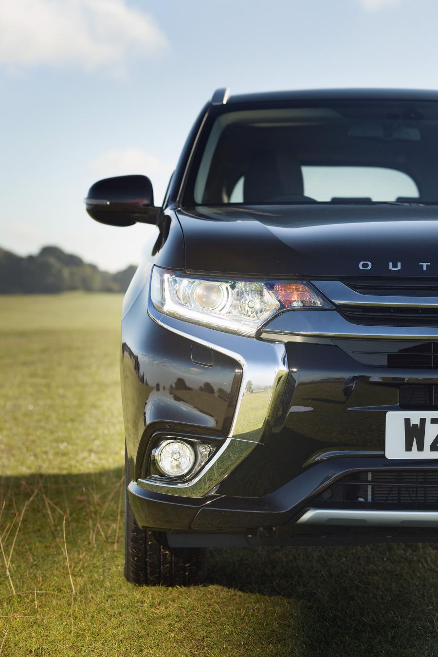 Детали экстерьера Mitsubishi Outlander PHEV Juro 2016 года  (UK) (фото 23 из 46)